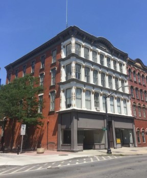 Pop Up Store for the Holiday